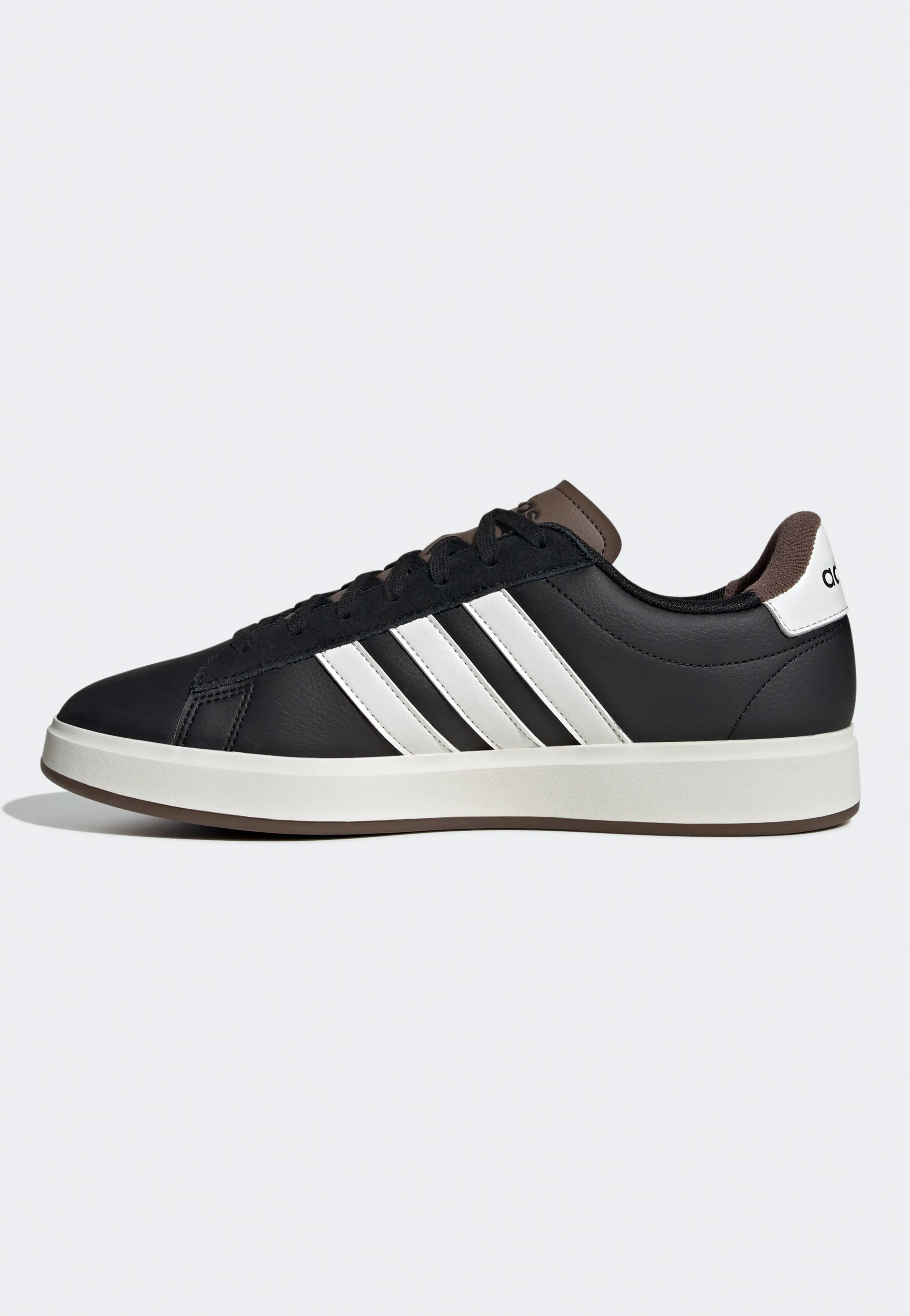 Adidas - Grand Court 2.0 Cblack/Owhite/Earstr - Shoes