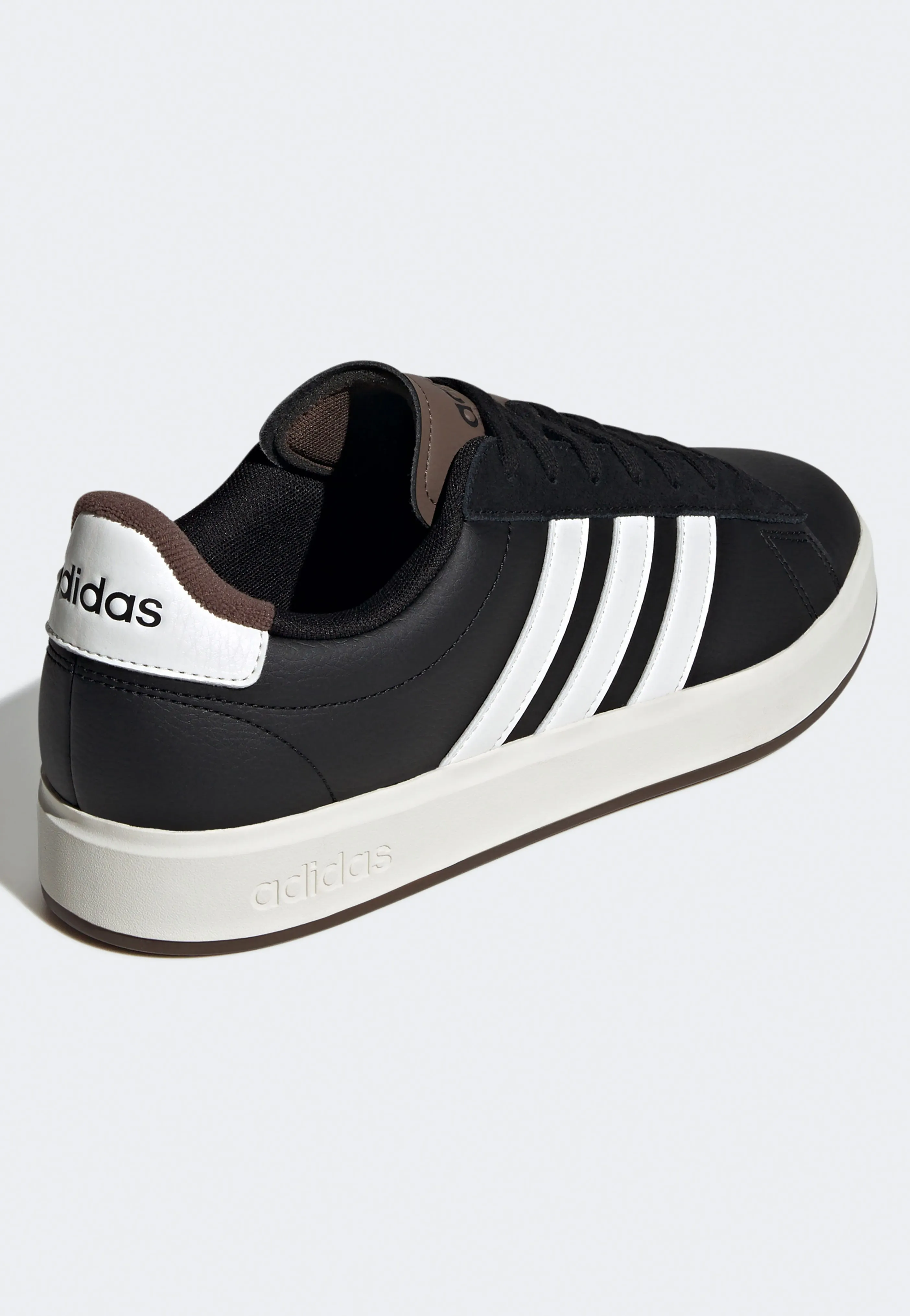 Adidas - Grand Court 2.0 Cblack/Owhite/Earstr - Shoes